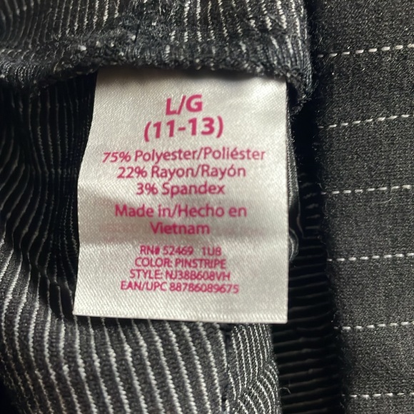 No Boundaries Black Pull on Stretch Dress pants- Junior (Large) 11-13 - Picture 8 of 14